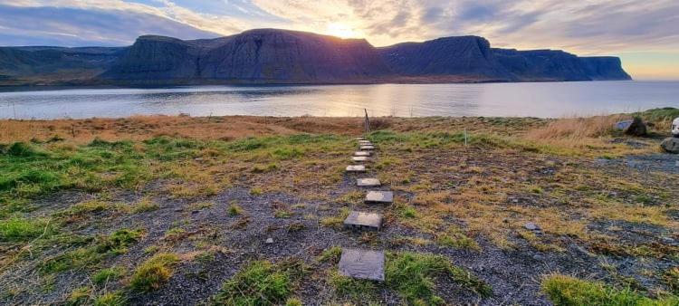 Вілла Kirkjubraut - Church Street Talknafjordur Екстер'єр фото