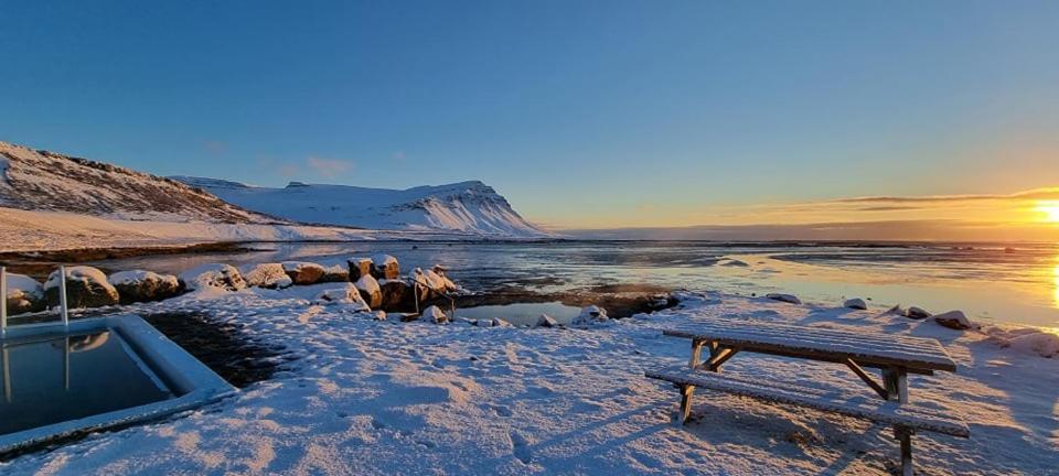 Вілла Kirkjubraut - Church Street Talknafjordur Екстер'єр фото
